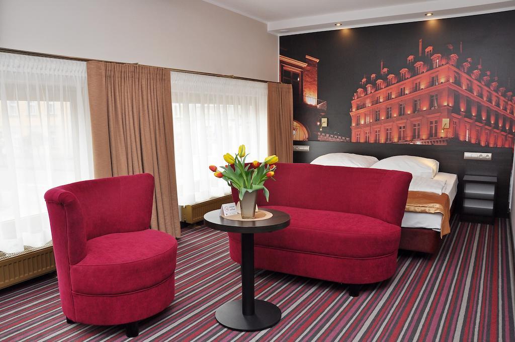 Hotel Atrium Nowy Tomyśl Quarto foto